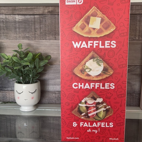 ❤️NEW!!!❤️ DASH Waffle Maker - Picture 16 of 17